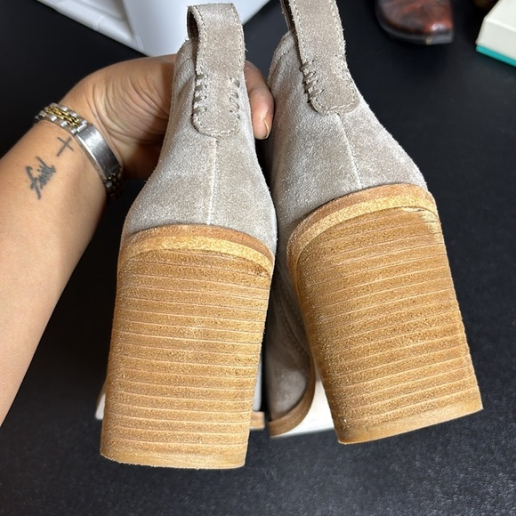 Jeffrey Campbell Women's Rosee Bootie Taupe Suede Pull On Ankle Boot Size 8 1/2​ - Picture 10 of 12